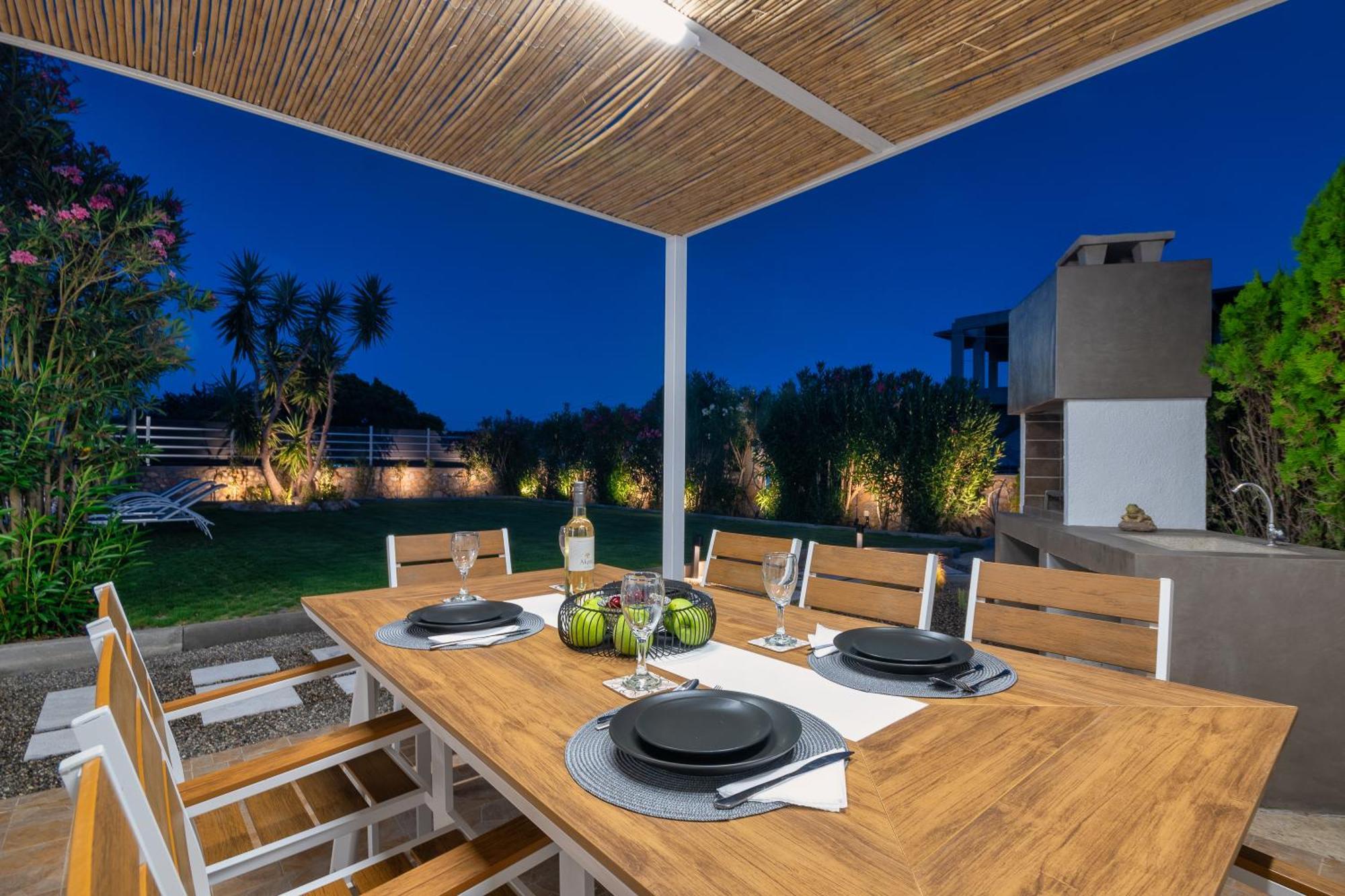 Villa Mariani II - In Lothiarika, Newly Renovated June 2024, Private Pool, Lindos 10 Min, Beach 120M 라도스 외부 사진