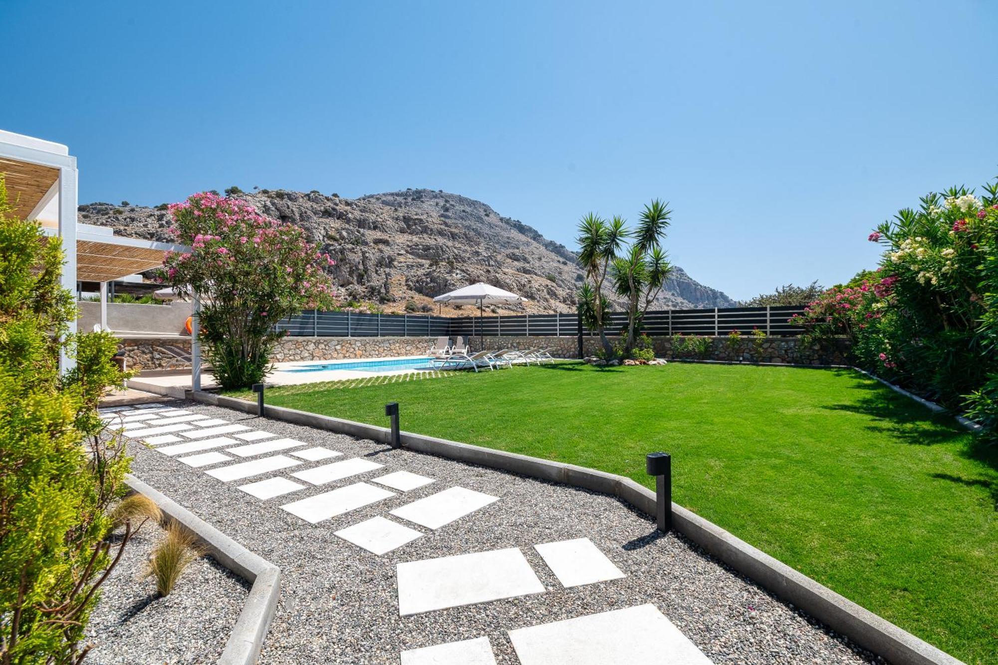Villa Mariani II - In Lothiarika, Newly Renovated June 2024, Private Pool, Lindos 10 Min, Beach 120M 라도스 외부 사진