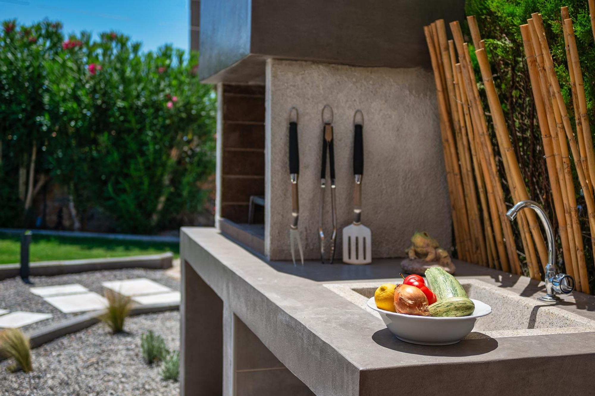 Villa Mariani II - In Lothiarika, Newly Renovated June 2024, Private Pool, Lindos 10 Min, Beach 120M 라도스 외부 사진