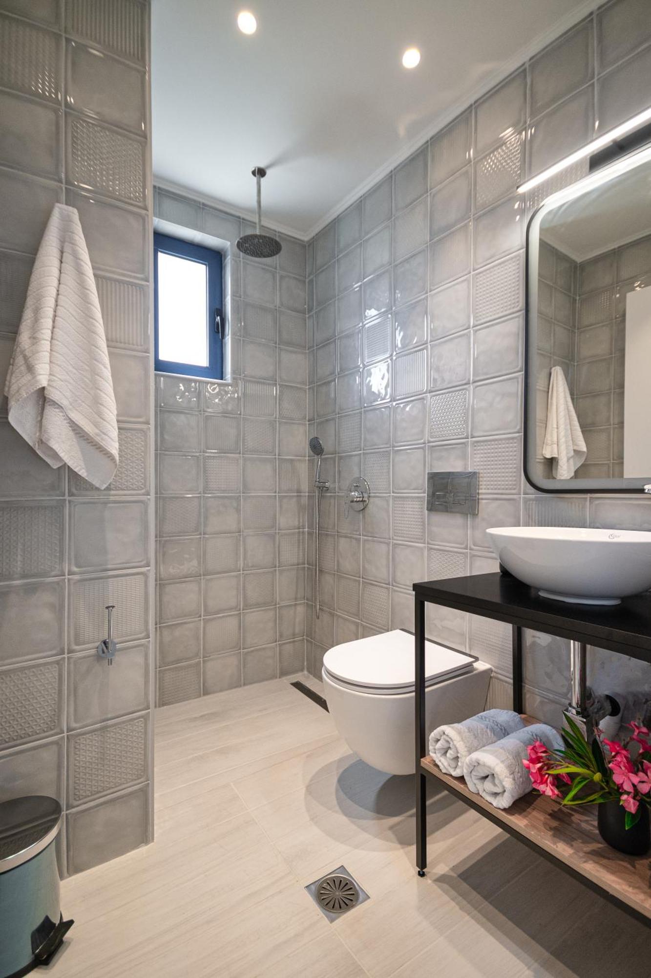 Villa Mariani II - In Lothiarika, Newly Renovated June 2024, Private Pool, Lindos 10 Min, Beach 120M 라도스 외부 사진